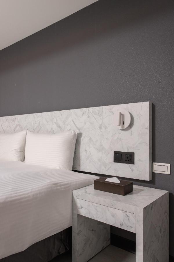 Hotel Hub - Songshan Airport Branch *