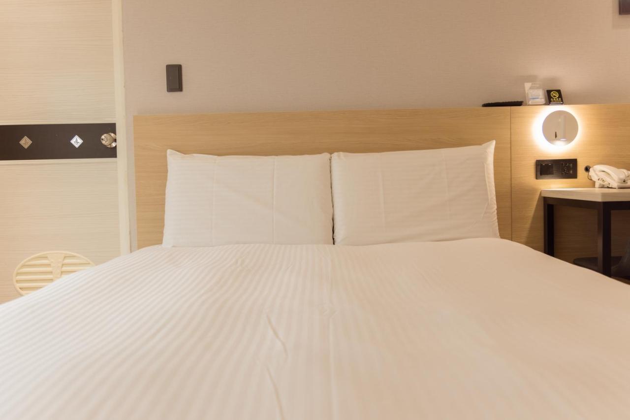 Guest house 旅居文旅板橋驛站-湳雅夜市館hub Banqiao Inn-nanya Night Market Branch *