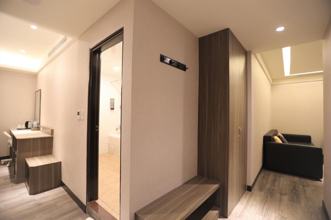 Chair Man Hotel 3*