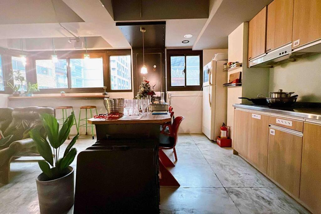 Apartment Soldier Culture7room Blue Line Mrt30sec26p Taipei