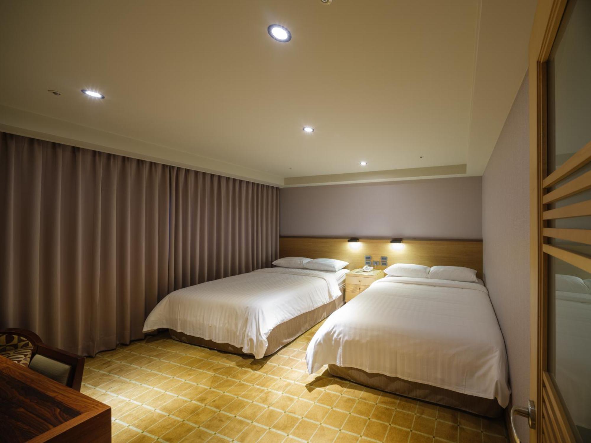 Rich & Free - Fuzhong 富逸旅趣-板橋府中館 3*