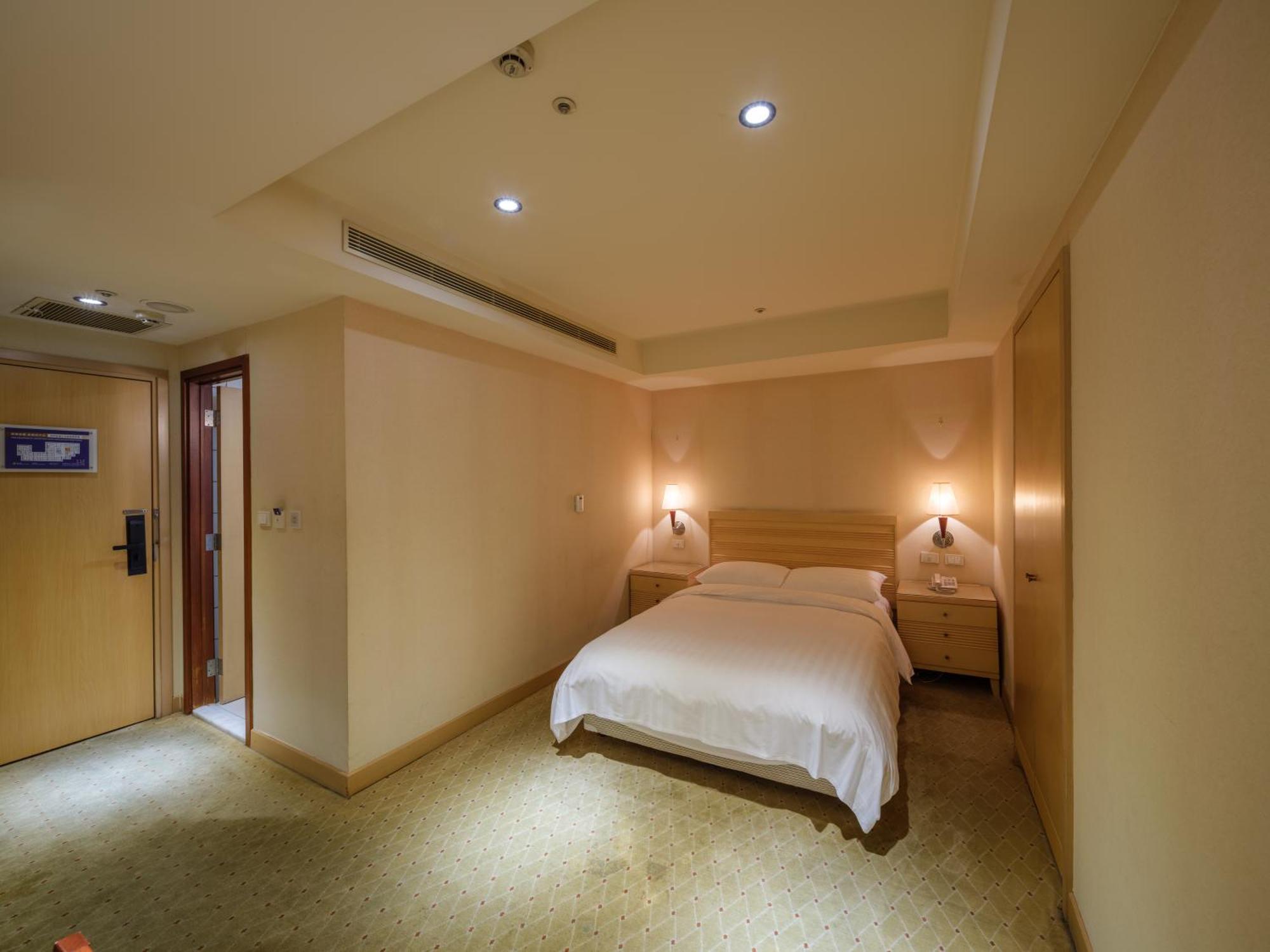 Rich & Free - Fuzhong 富逸旅趣-板橋府中館 Taipei