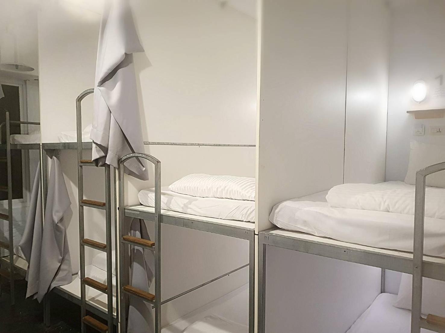 Cozy Capsule hotel Taipei