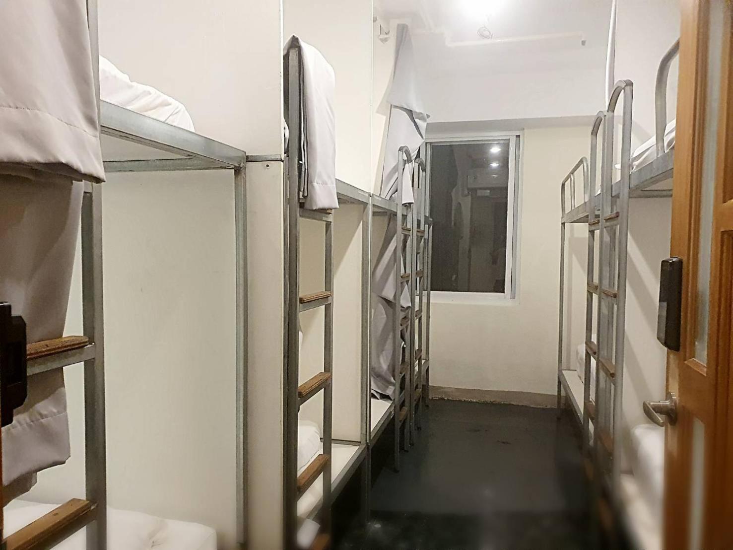 Capsule hotel Cozy