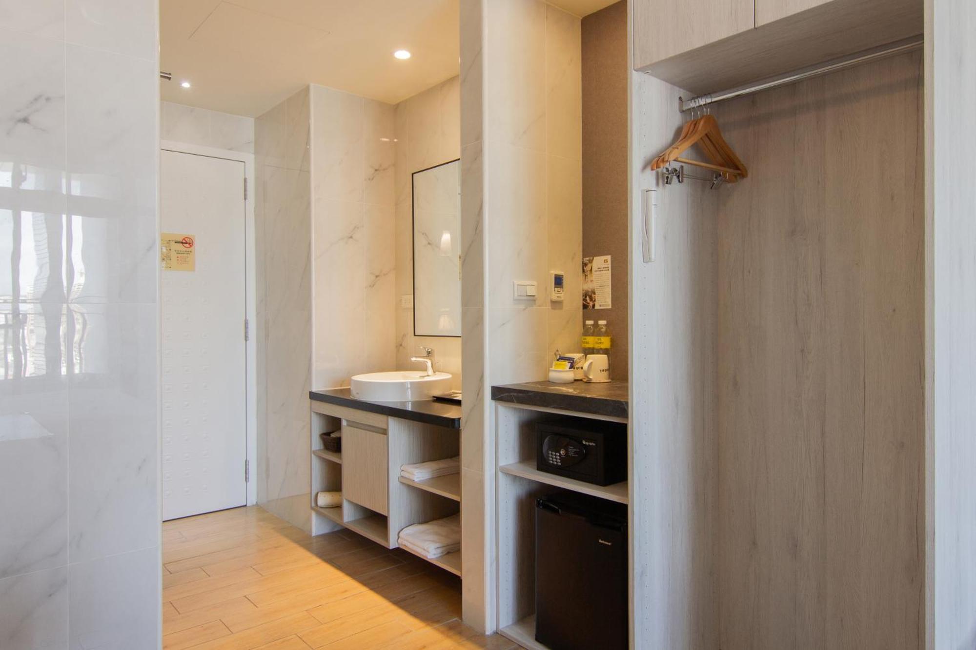 Hotel Check New Luzhou Taipei