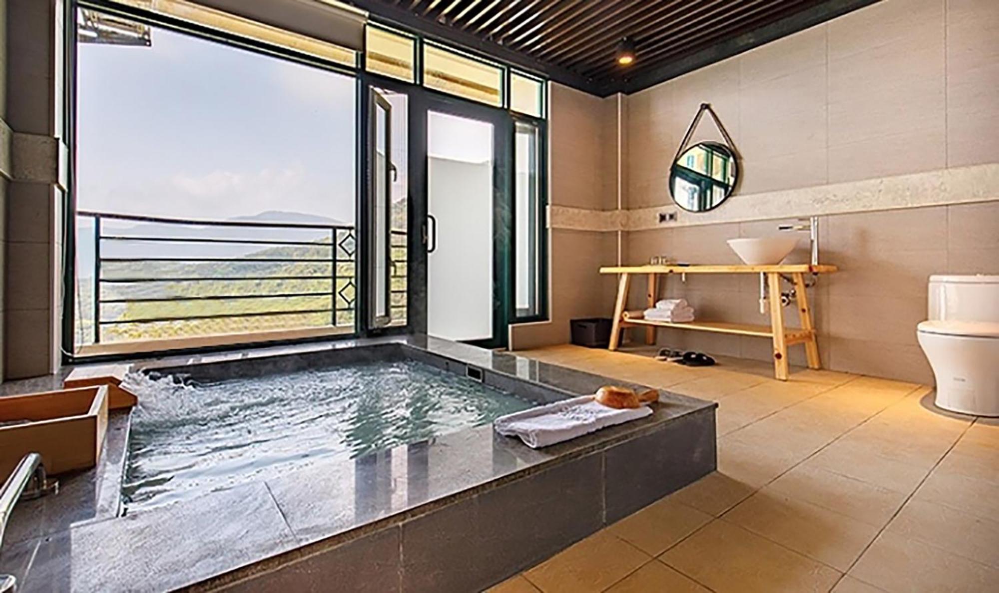 Yanmin Hot Spring 3*