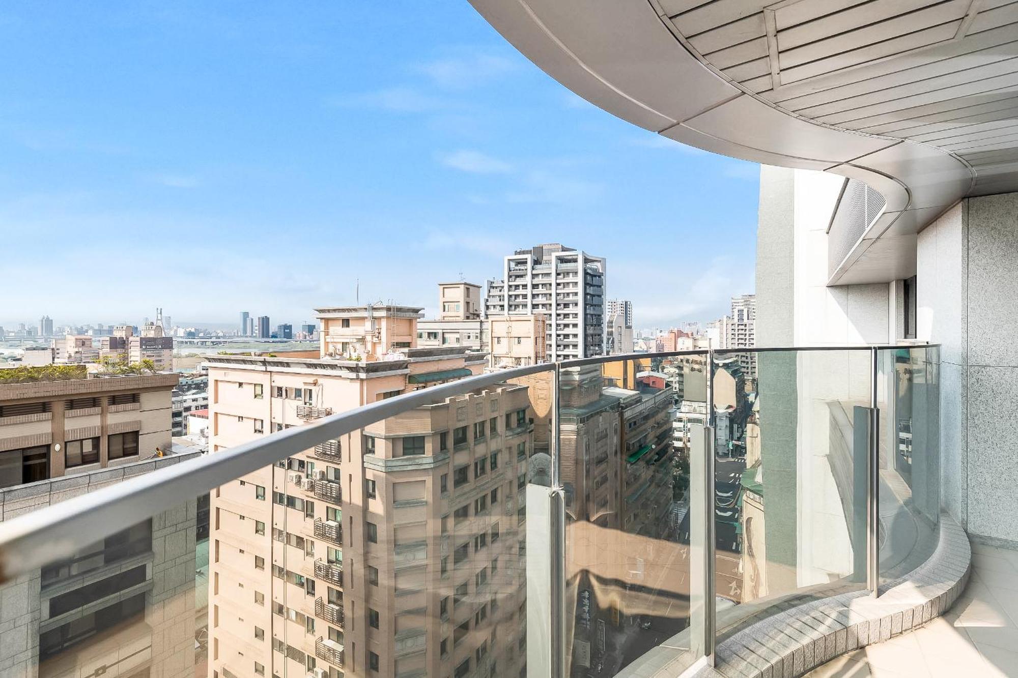 Pangsapuri High Floor New Bldg 4b2bldk Ximending, Stunning Views • 高層新樓 4房2衛 西門町 美景 Taipei