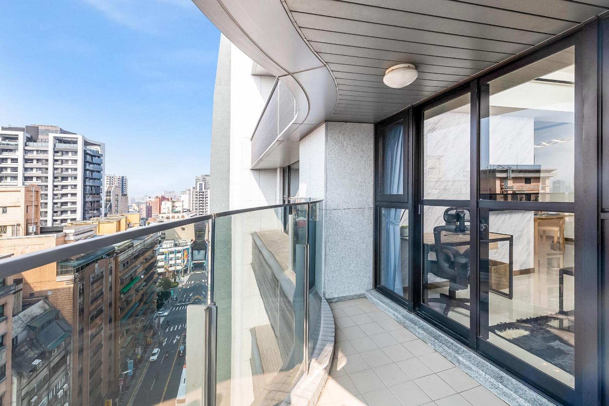 High Floor New Bldg 4b2bldk Ximending, Stunning Views • 高層新樓 4房2衛 西門町 美景 Taipei