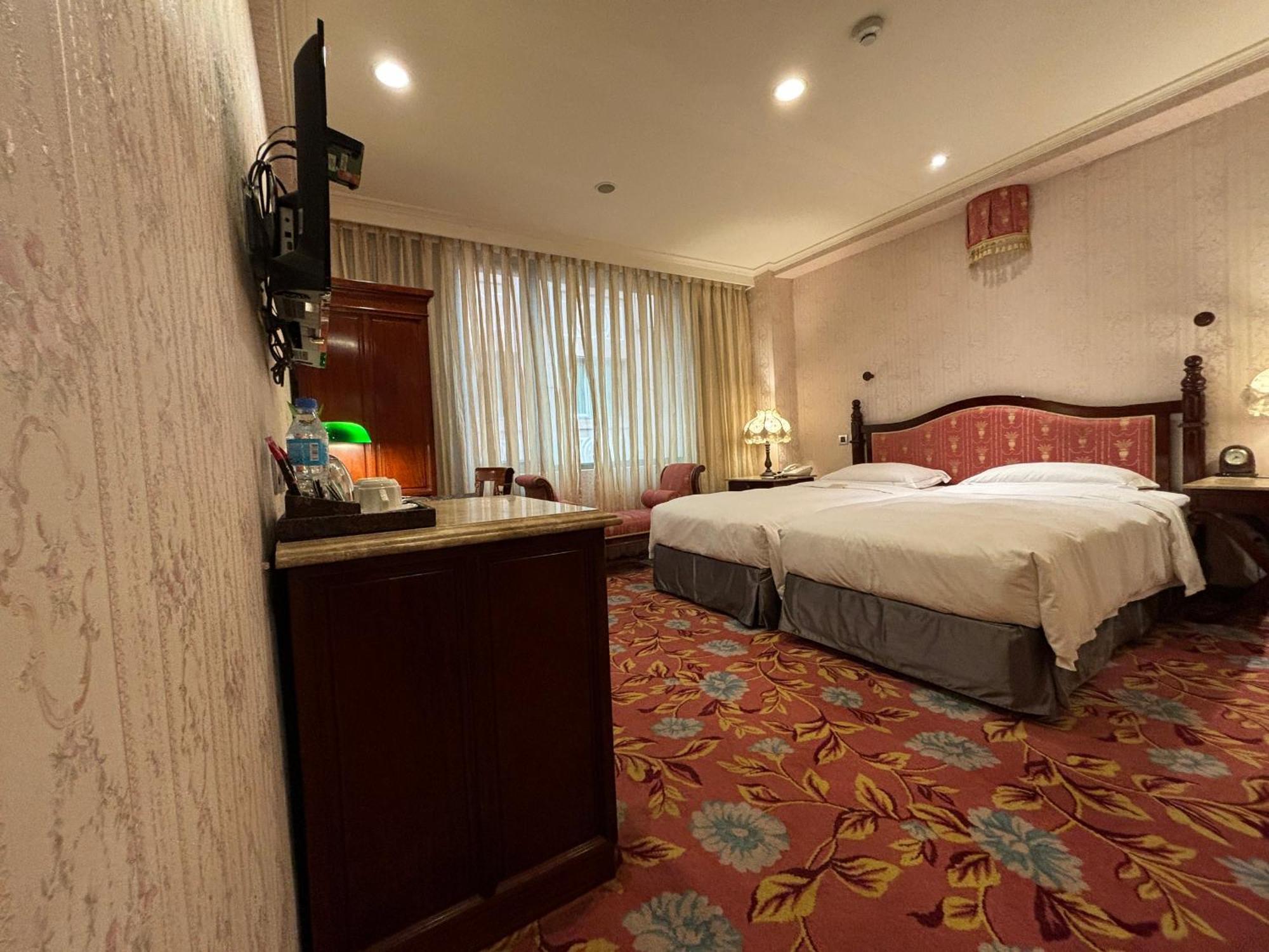 Royal Seasons ‧ Nanjing W. Taipei