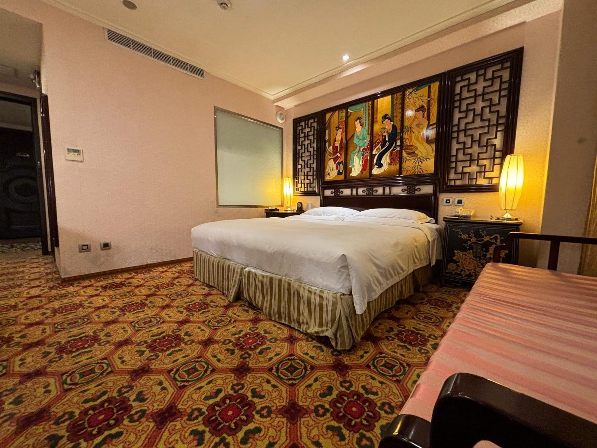 Royal Seasons ‧ Nanjing W.