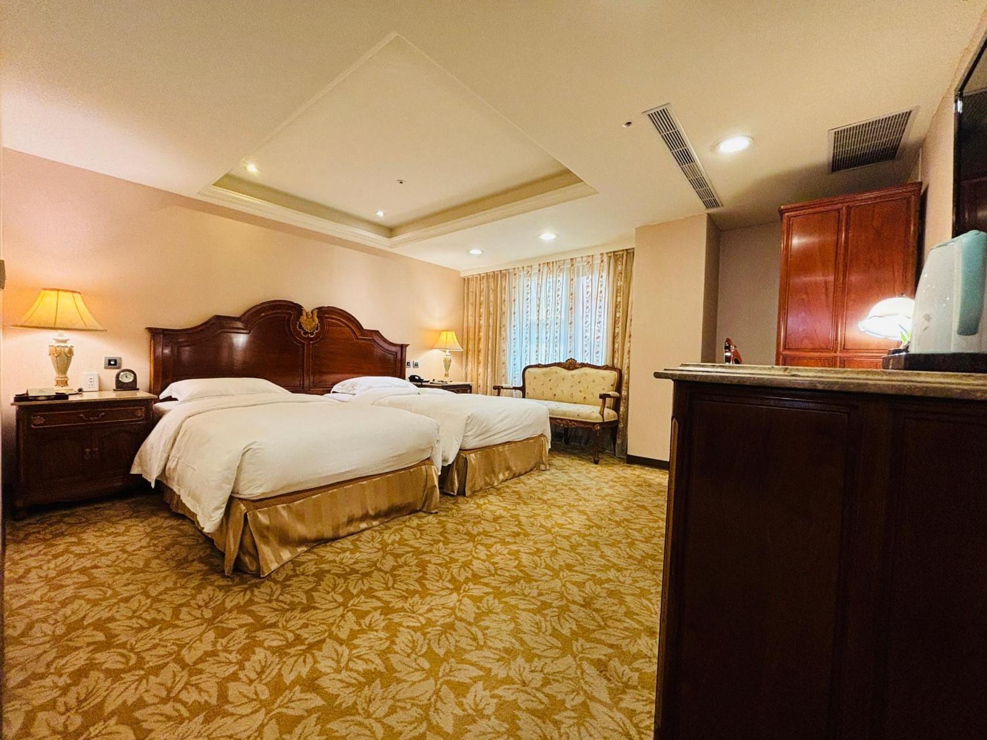 Royal Seasons ‧ Nanjing W. Hotel 4*