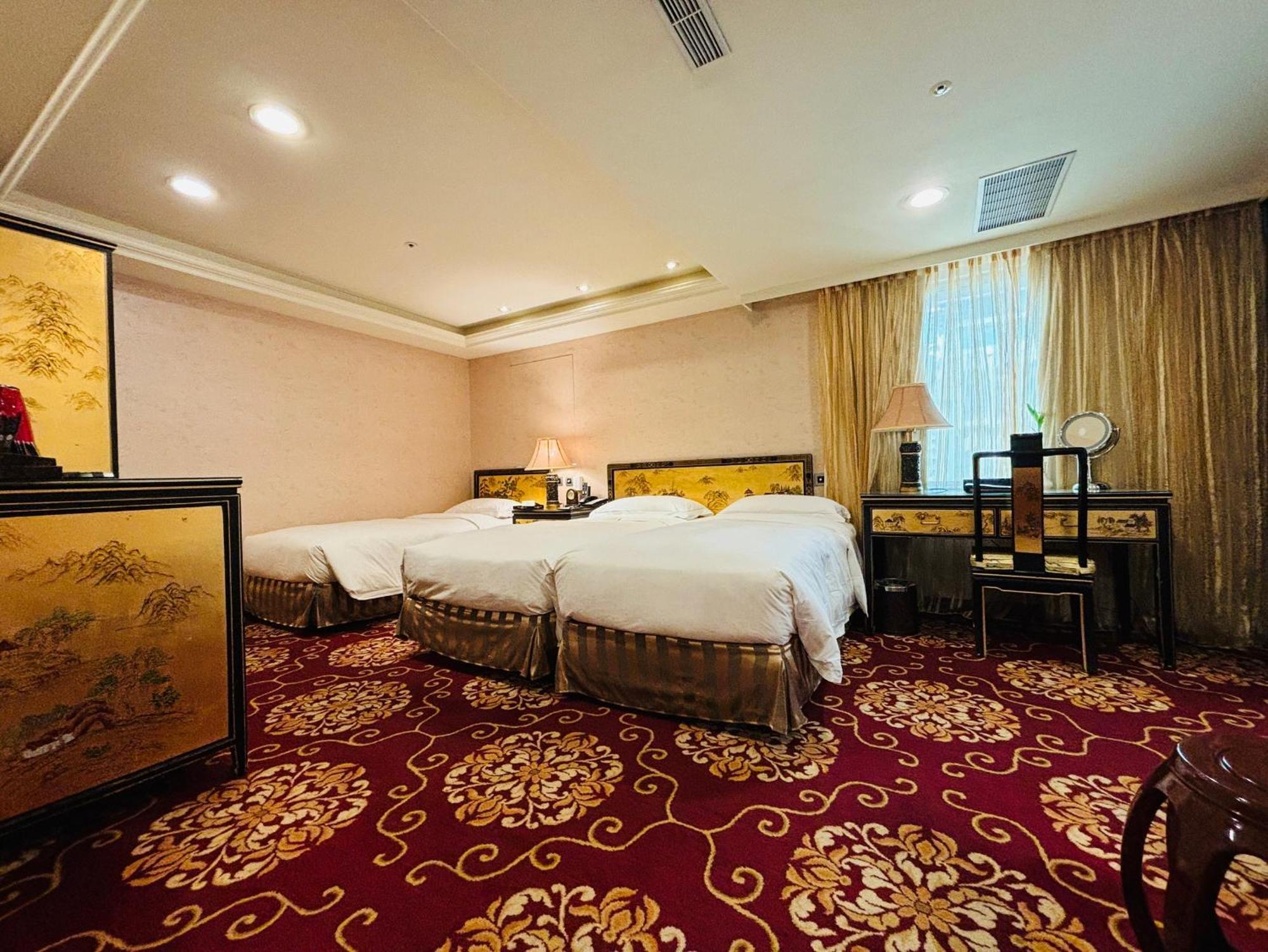 Royal Seasons ‧ Nanjing W. 4*