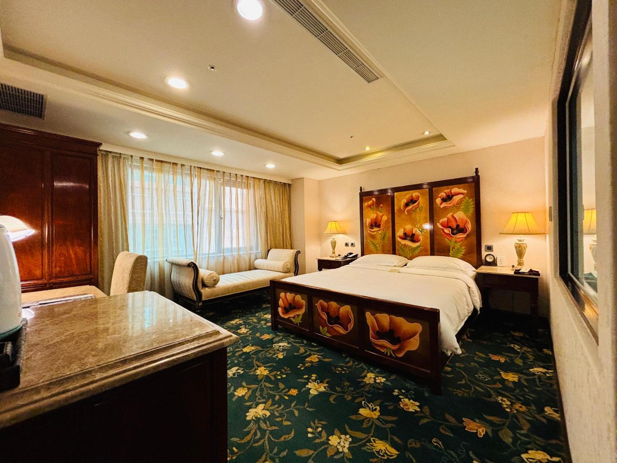 Royal Seasons ‧ Nanjing W. Taipei