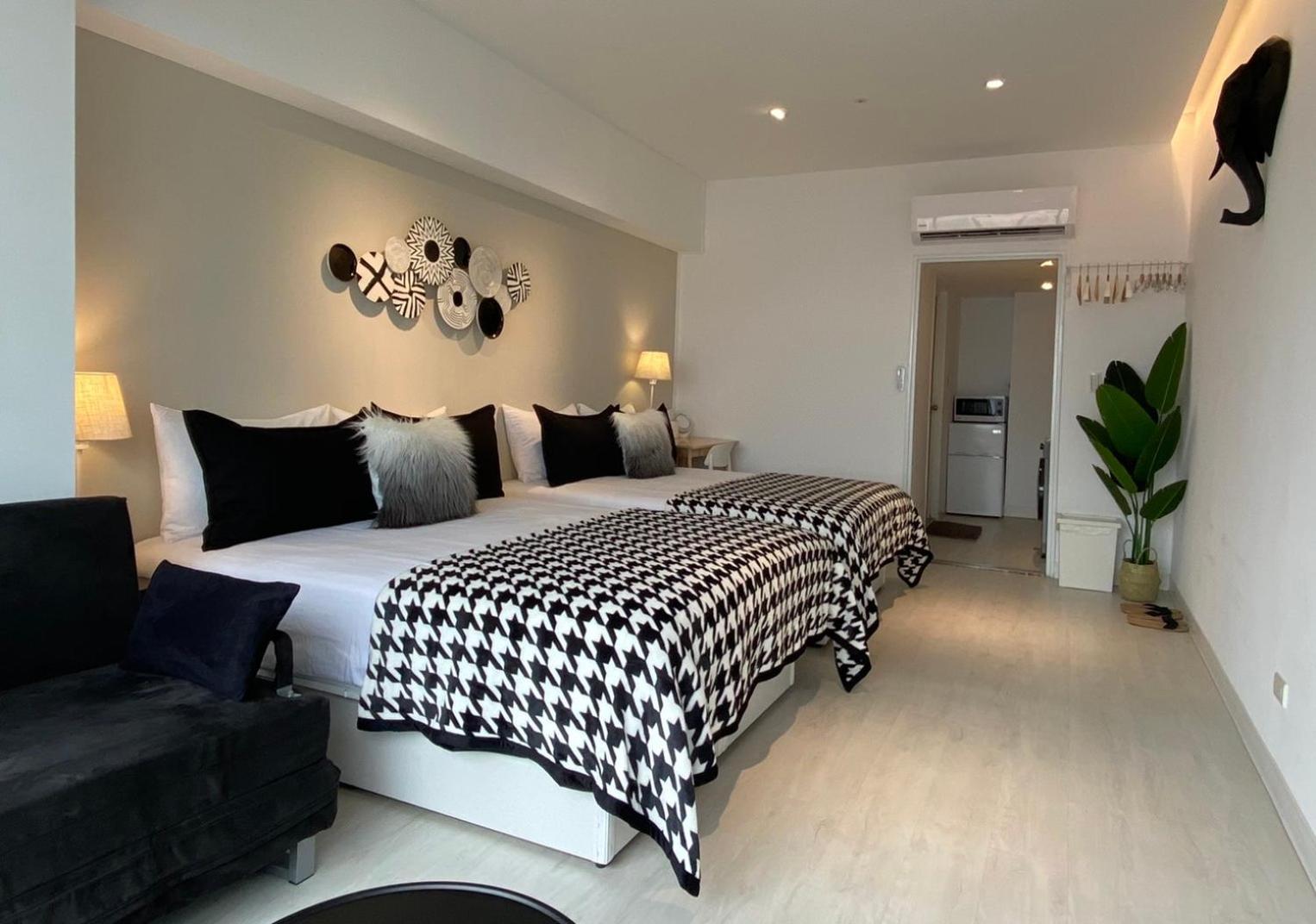 Aparthotel Urban Abode 1 *