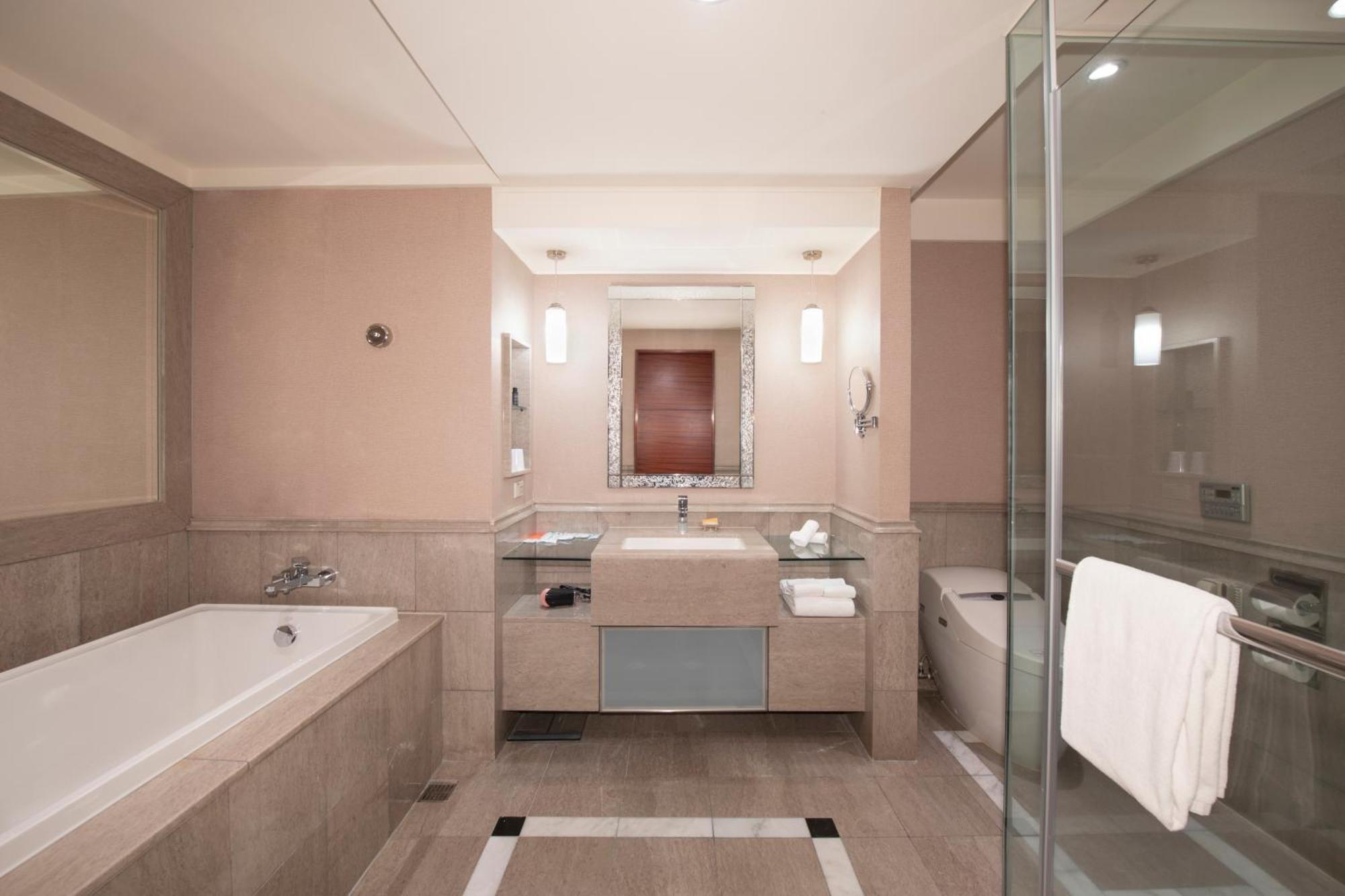 Hamp Court Palace Hotel Taipei