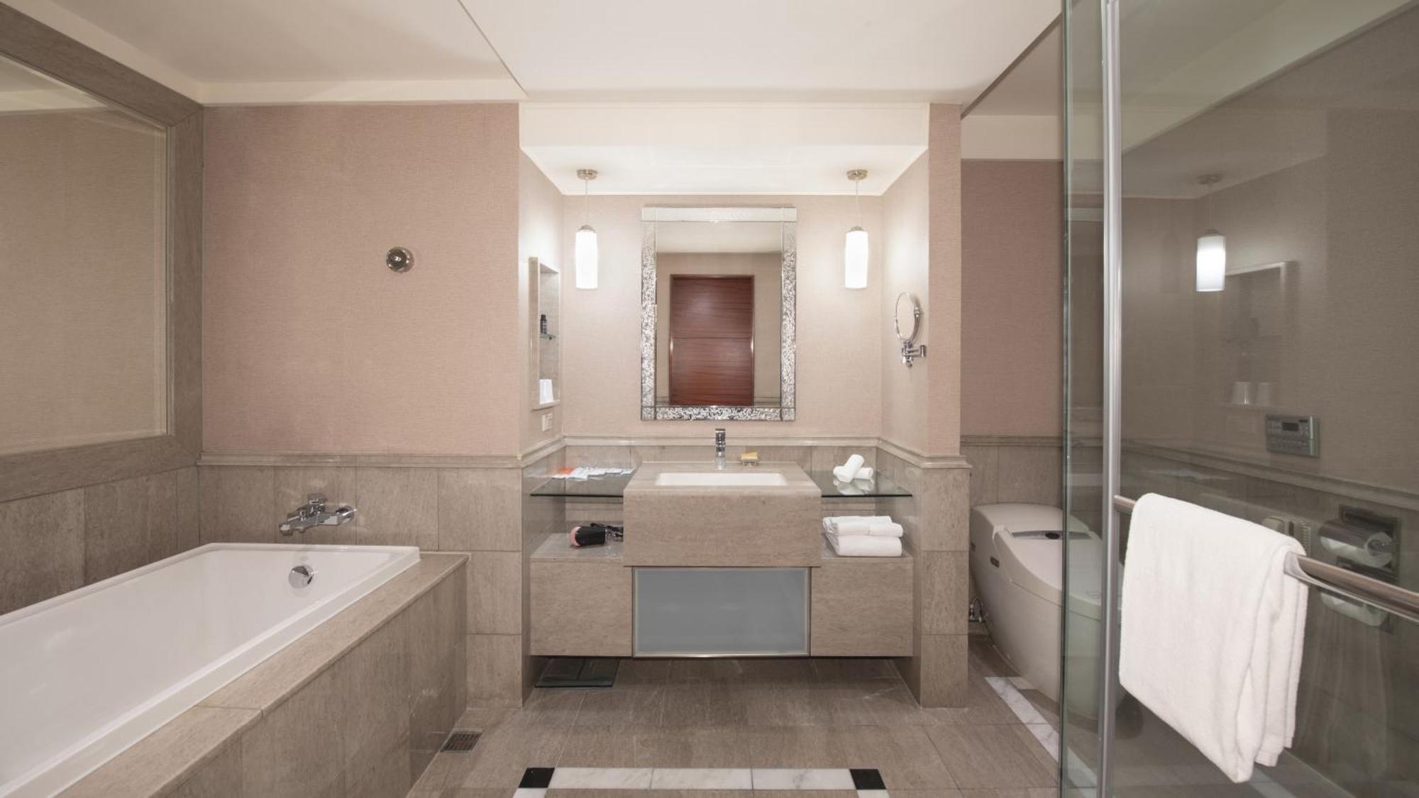 Hamp Court Palace Hotel 4*
