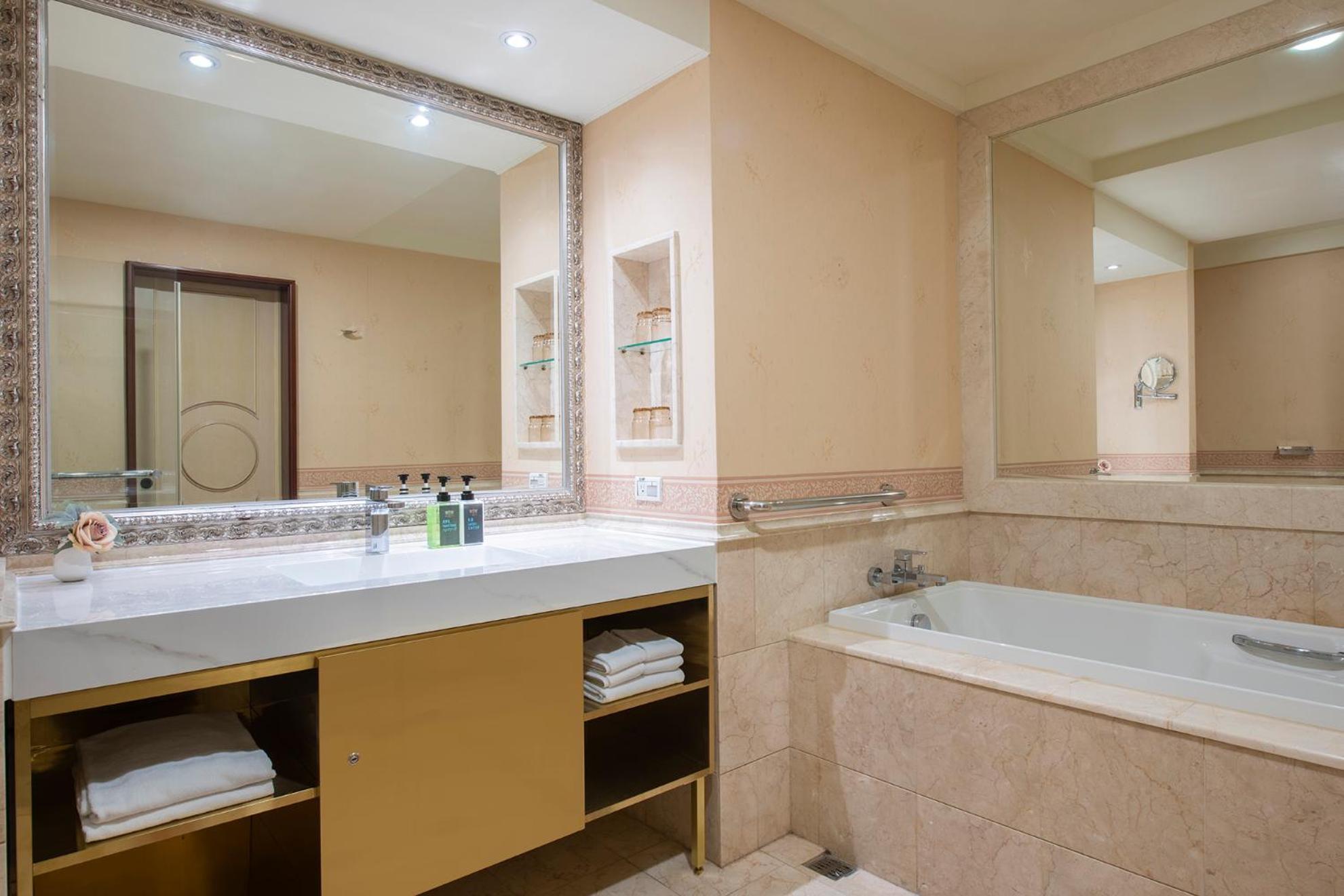 Hotel Hamp Court Palace Taipei