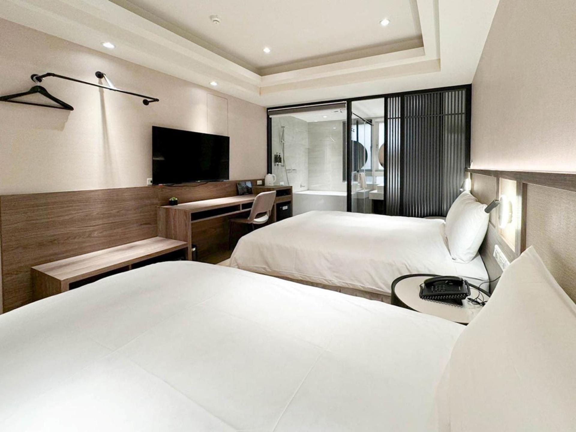 Royal Rose Zhongshan Hotel 3*