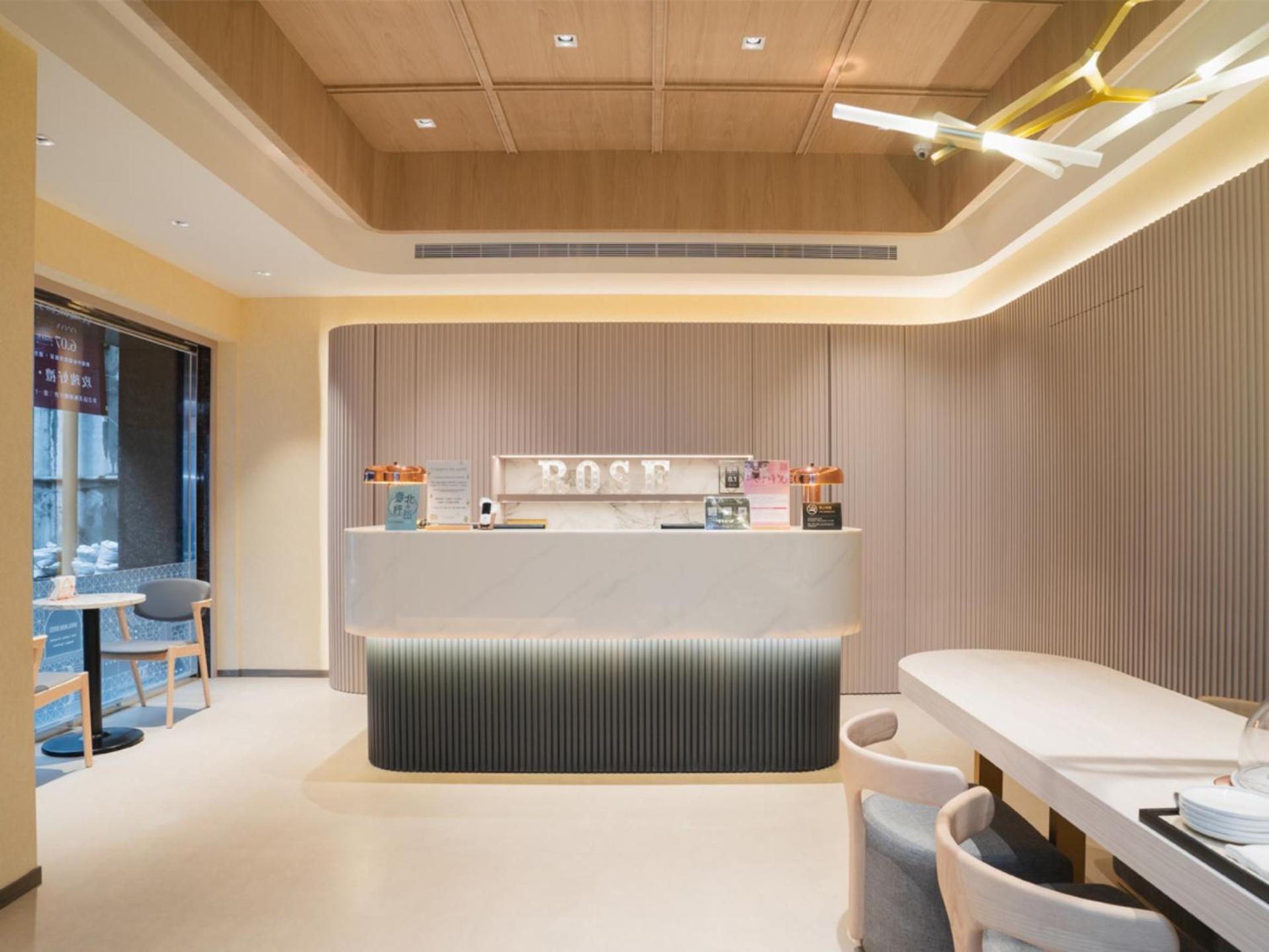 Hotel Royal Rose Zhongshan 3*