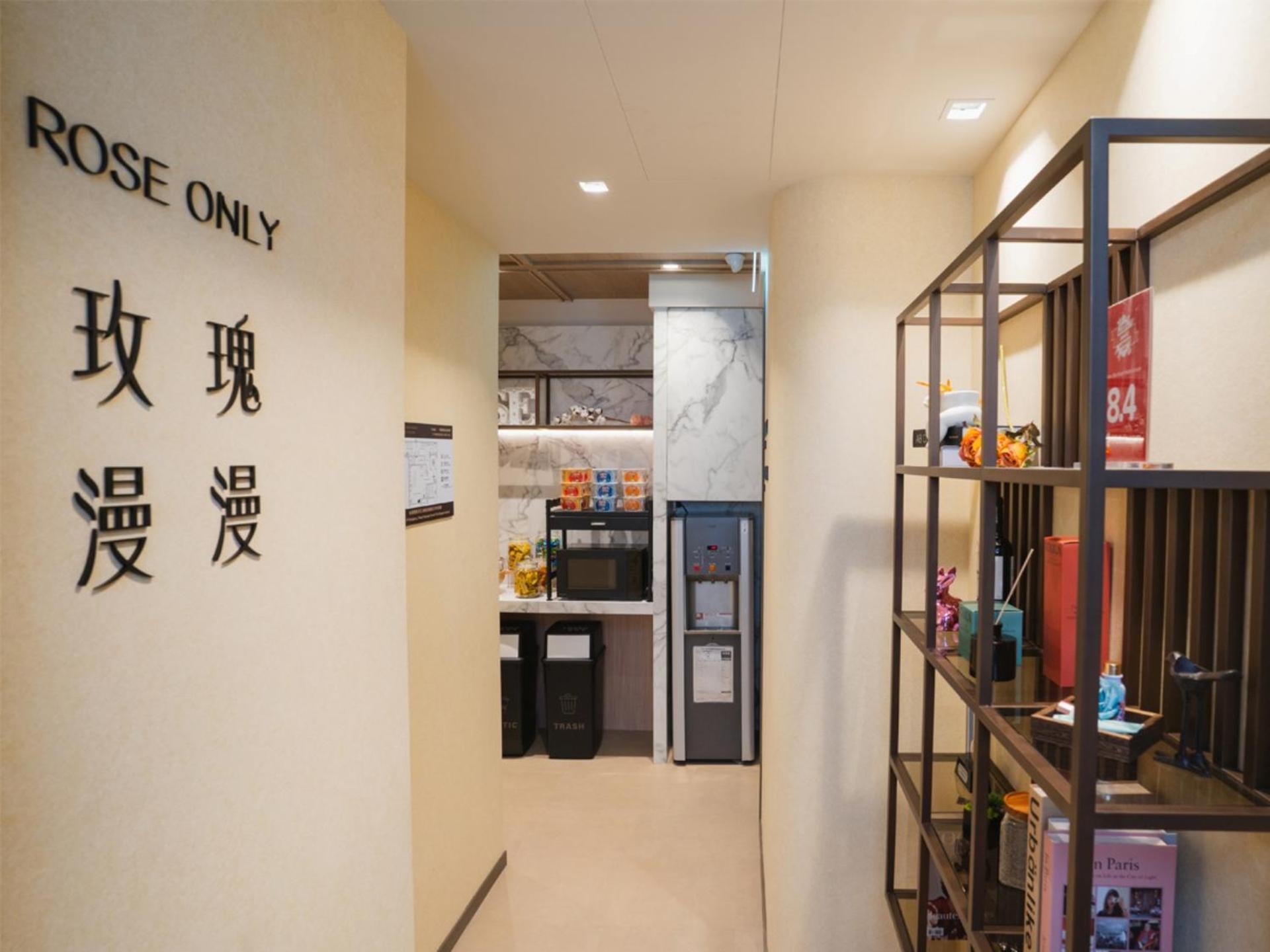 Royal Rose Zhongshan Hotel 3*