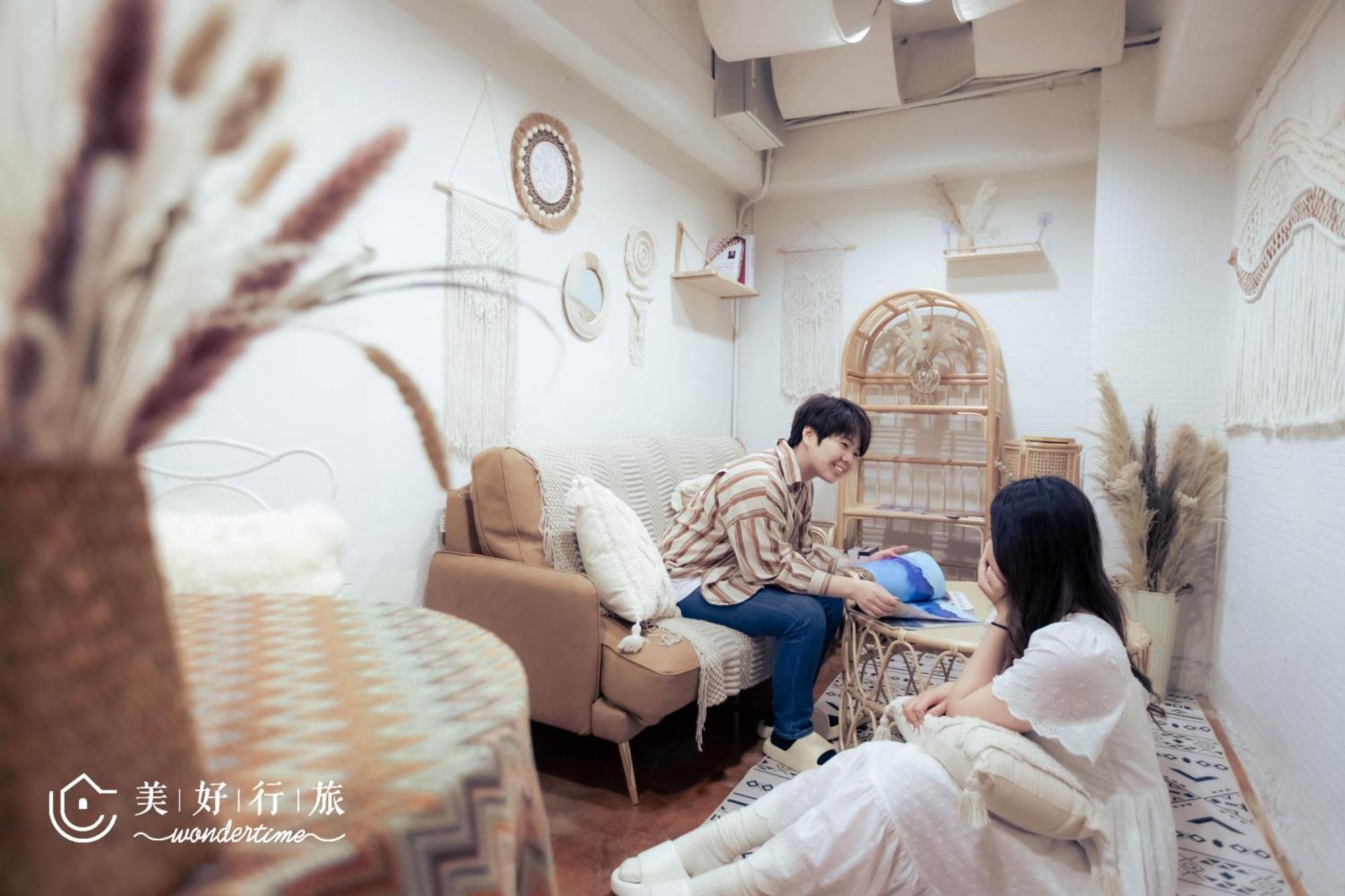 Wondertime2- Ladies' 'taipei Main Station