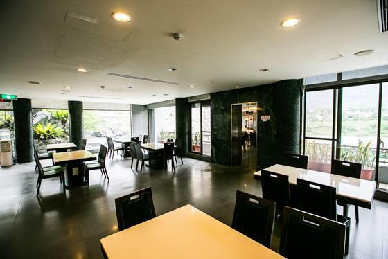 Hotel 33