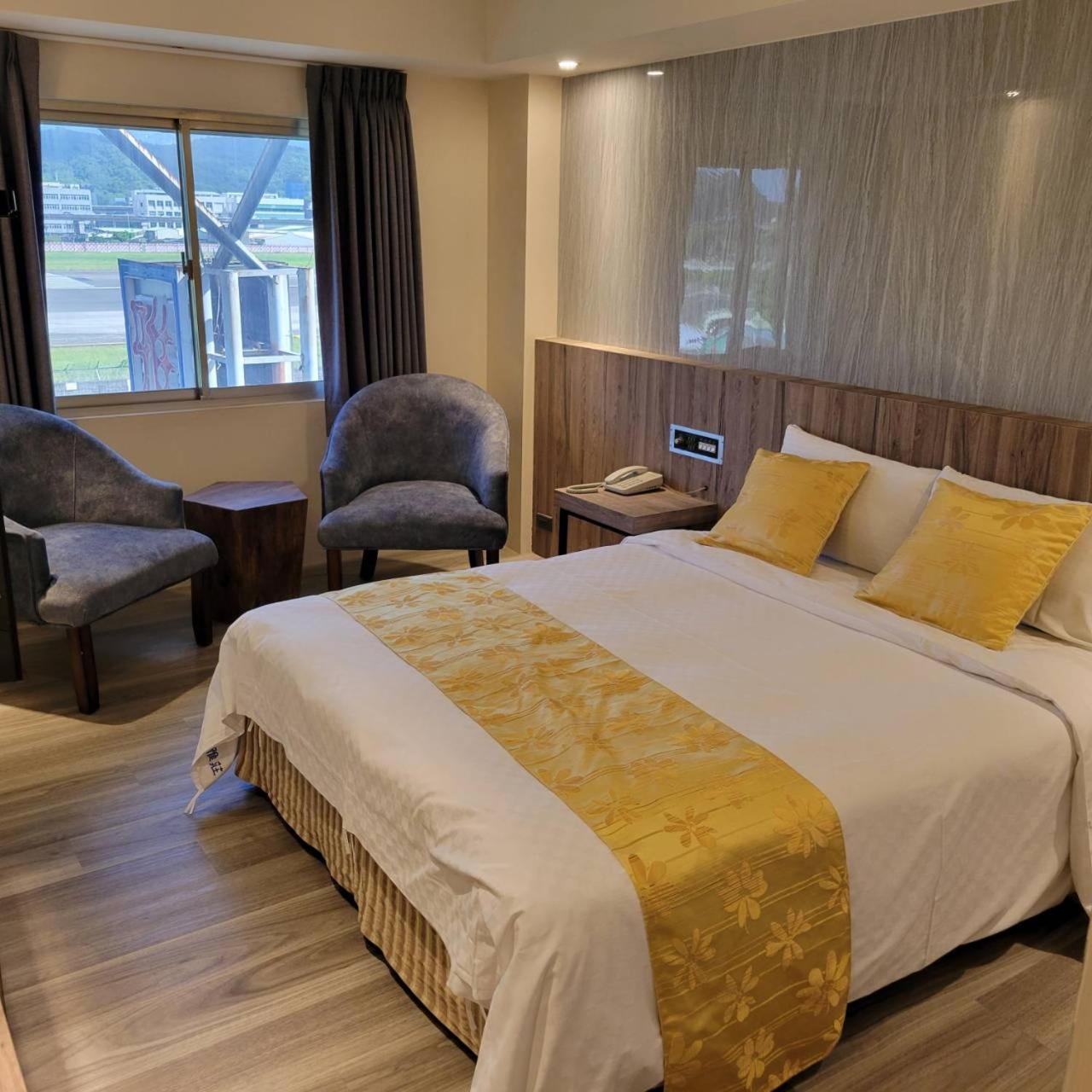 Attic Inn 3*
