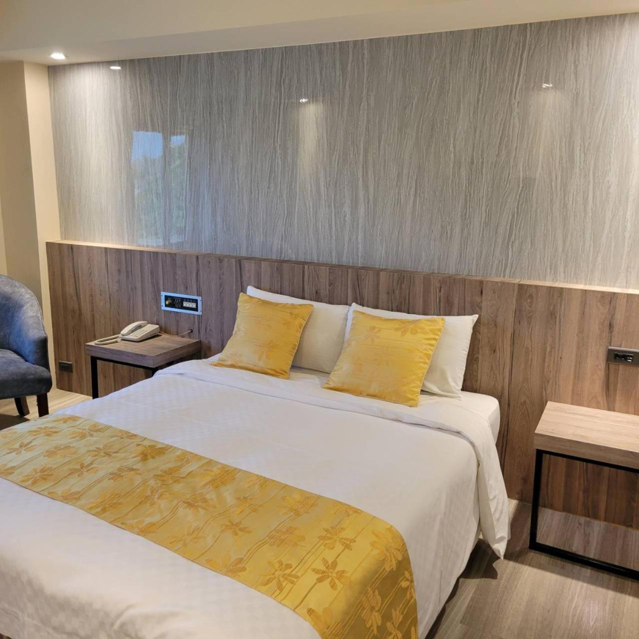 Attic Inn Taipei