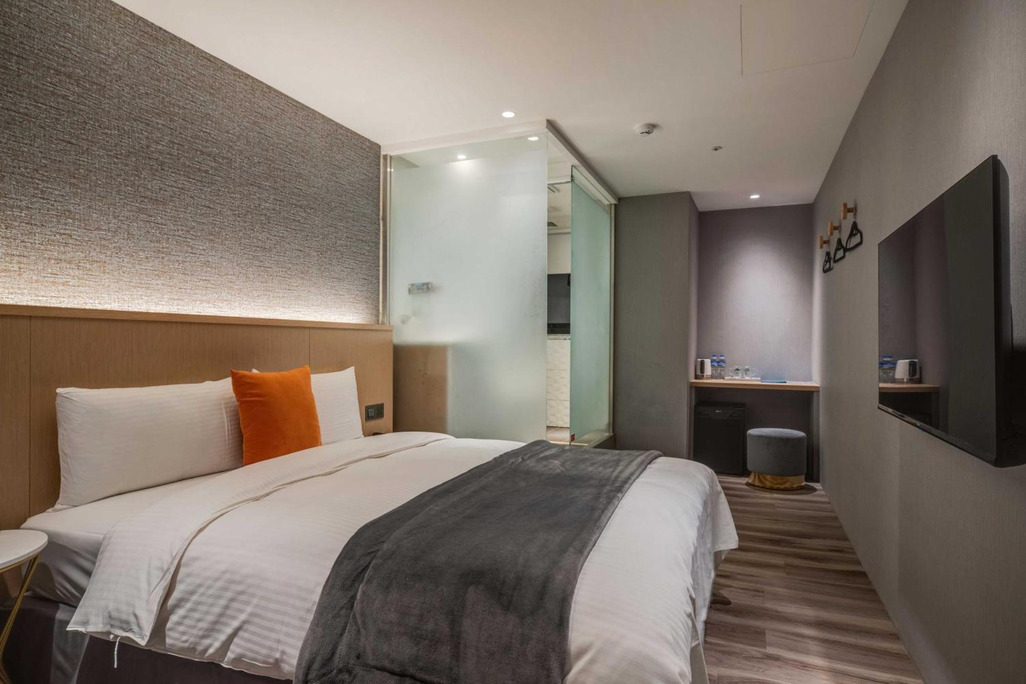 Hotel Fun Ximen 3*