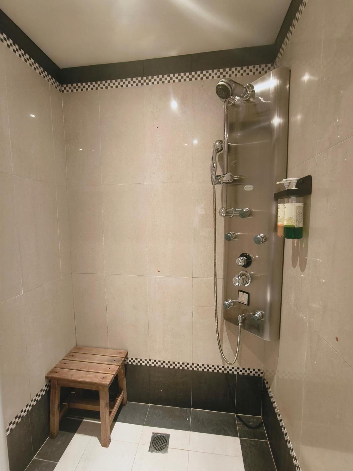 Via Breeze Hotel