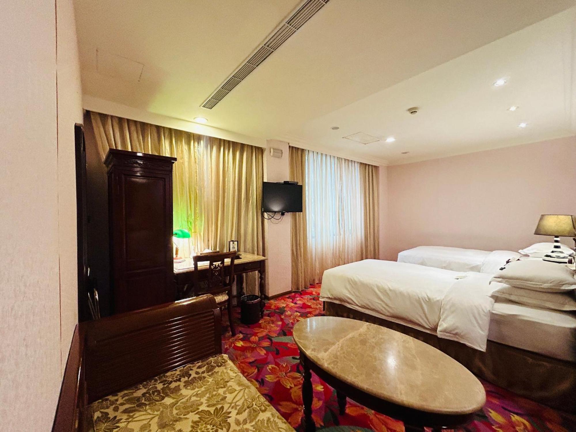 Royal Seasons ‧ Nanjing W. 4* Taipei