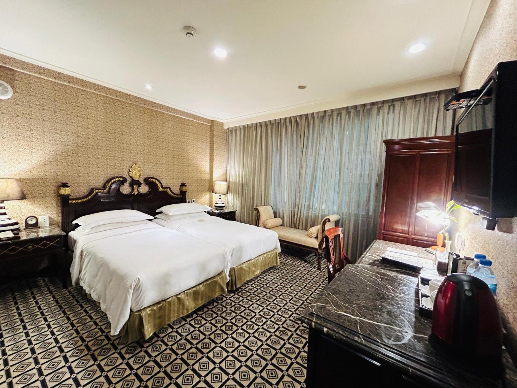 Royal Seasons ‧ Nanjing W. 4* Taipei