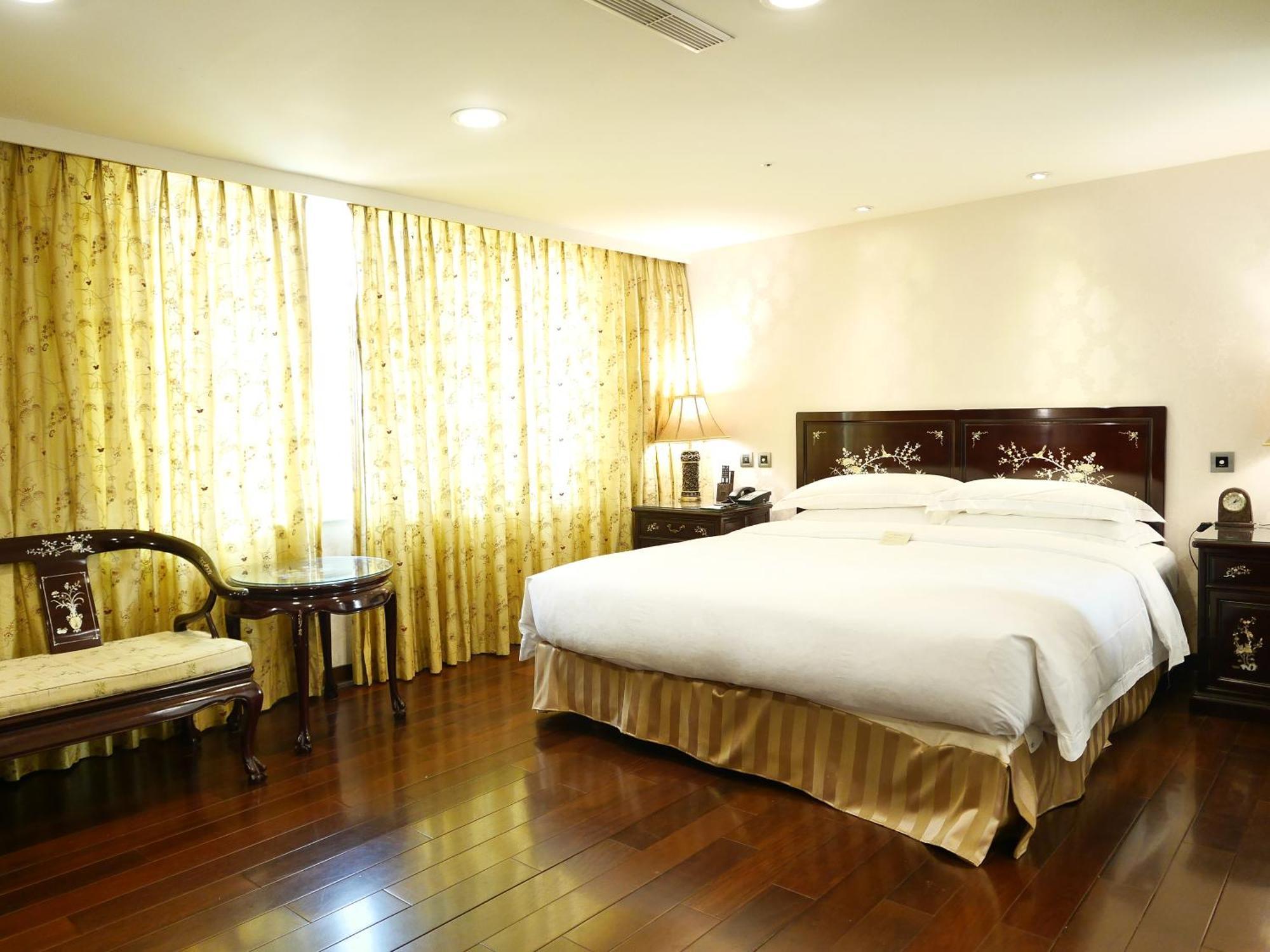 Royal Seasons ‧ Nanjing W.
