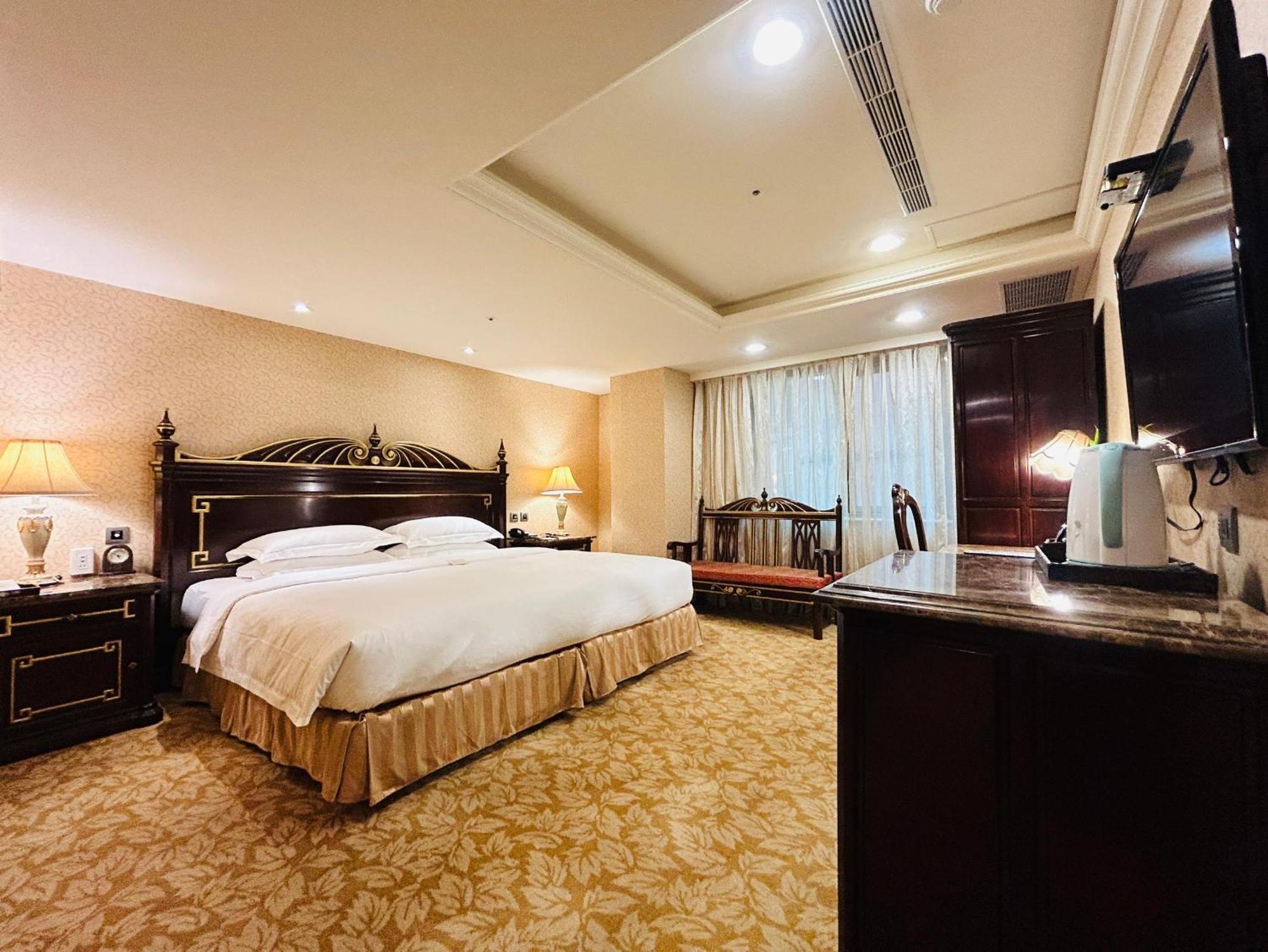 Royal Seasons ‧ Nanjing W. Hotel Taipei