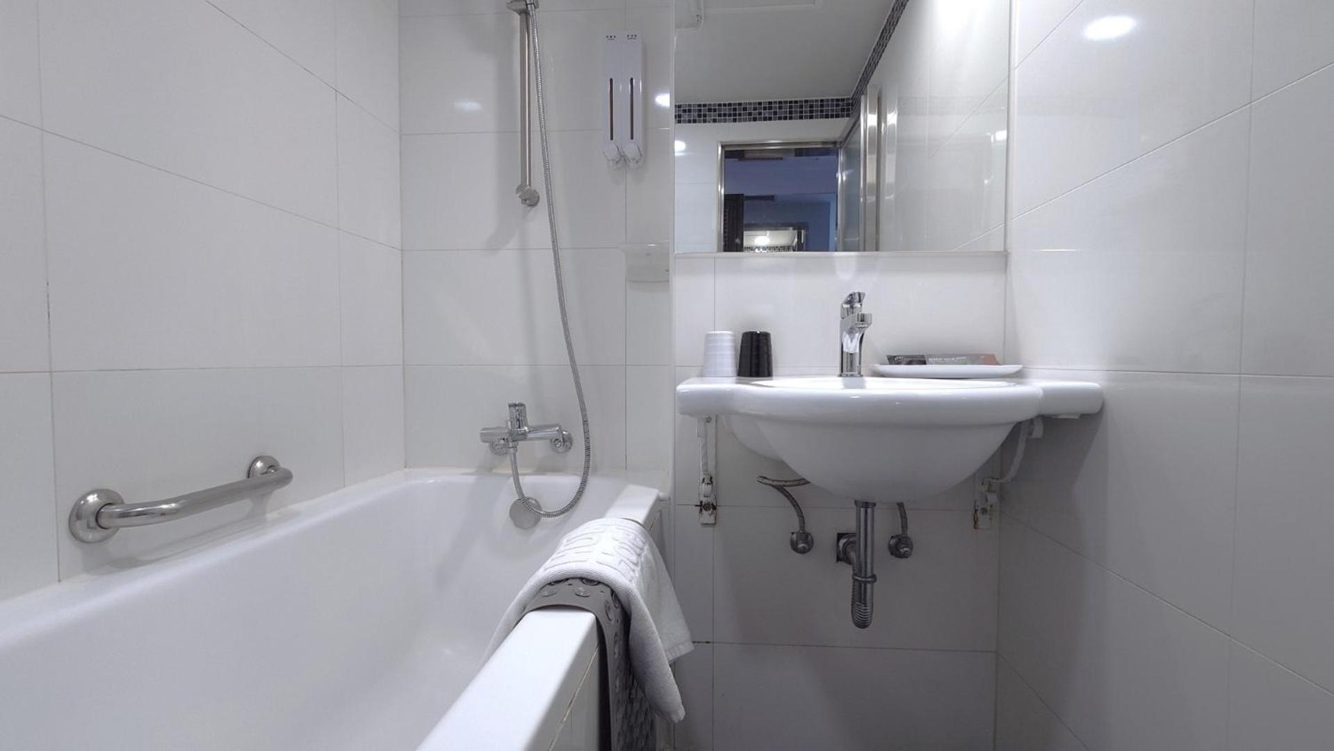 Hub - Zhongshan Branch Hotel 3*