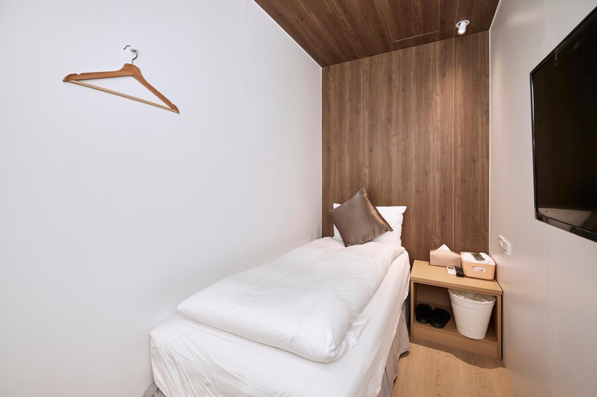 Twin Star Hotel *