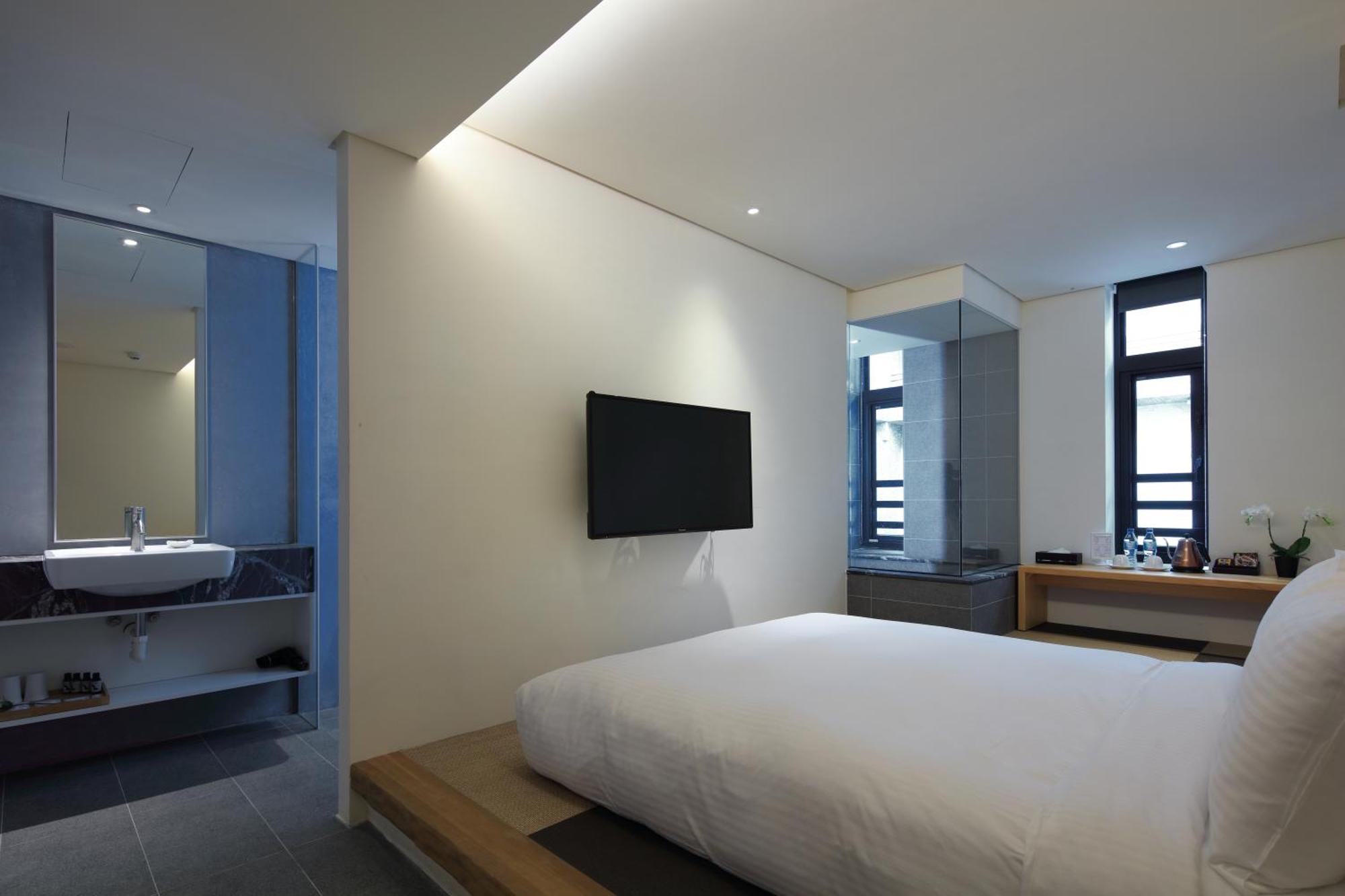 Water House Hotel