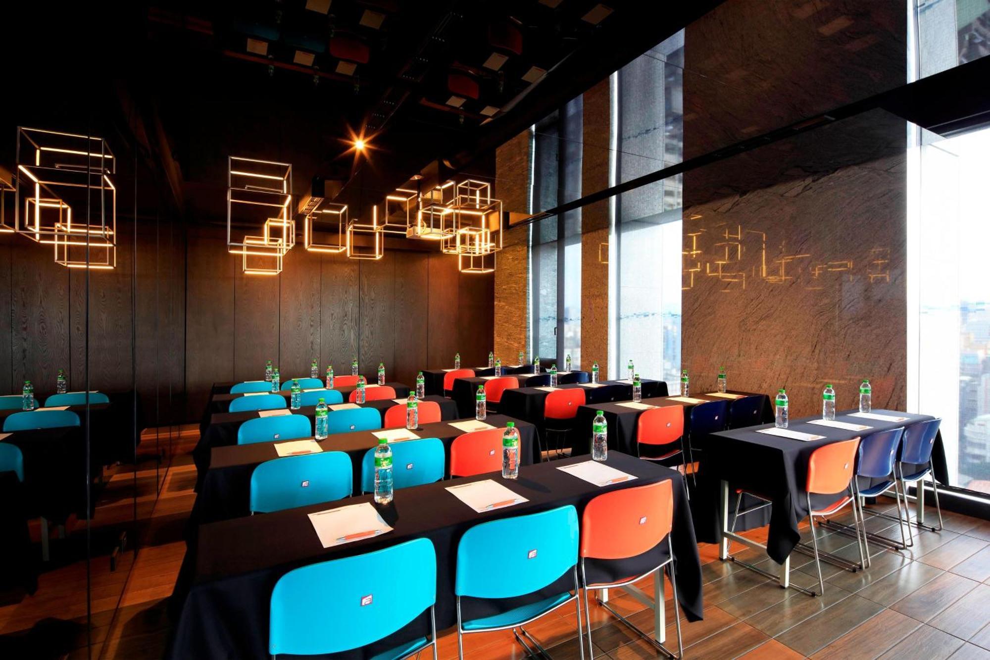 Hotel Aloft Zhongshan 4*
