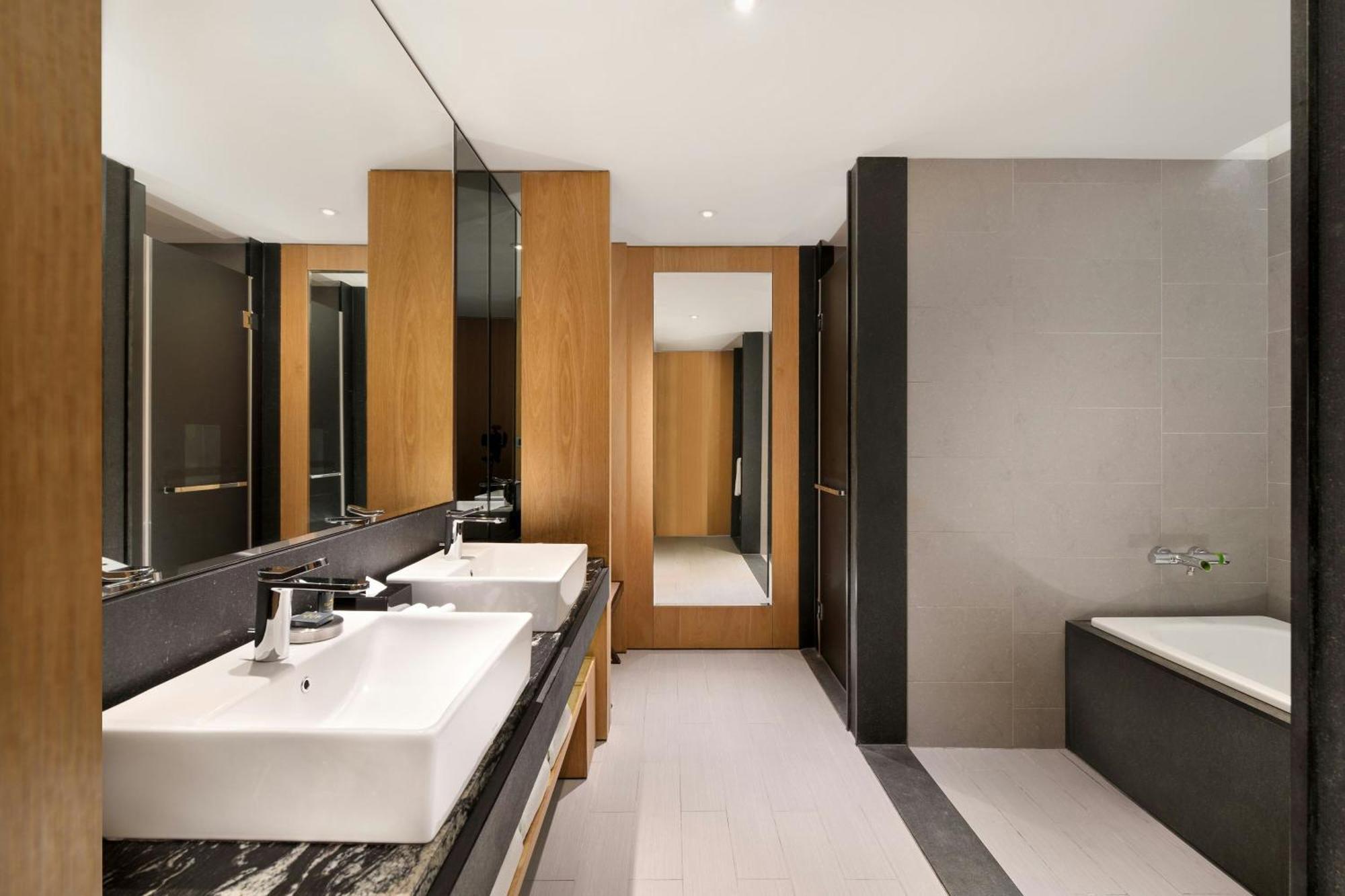 Aloft Zhongshan Hotel