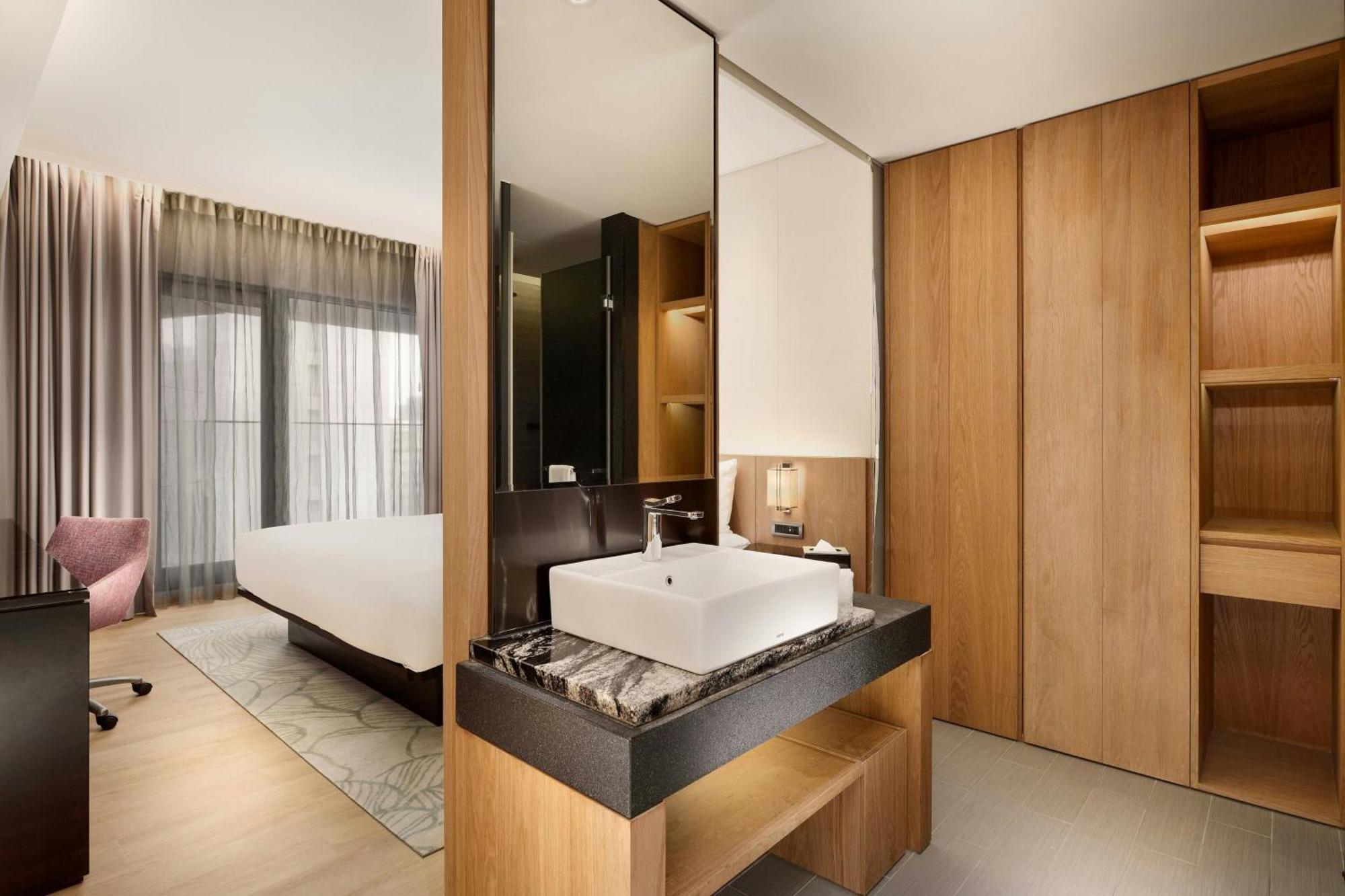Hotel Aloft Zhongshan 4*