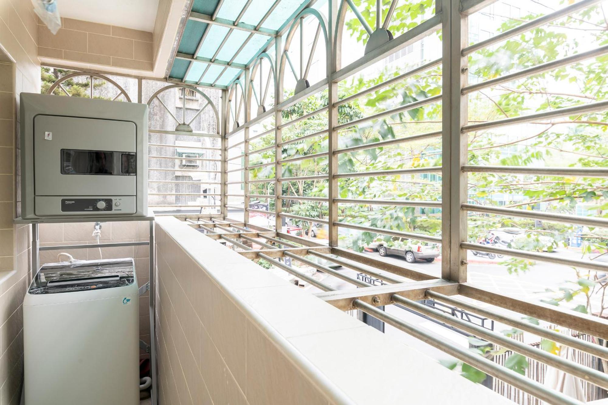 Beautiful Spacious 5b3b 4 Min Zhongxiao Dunhua Mrt 五房三衛 步行4分到忠孝敦化捷運 Apartment Taipei