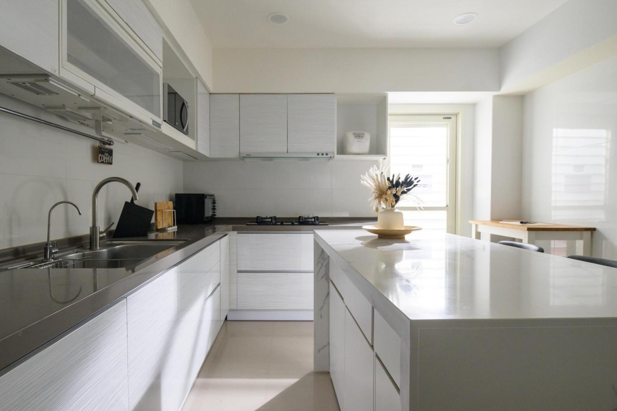 Beautiful Spacious 5b3b 4 Min Zhongxiao Dunhua Mrt 五房三衛 步行4分到忠孝敦化捷運 *