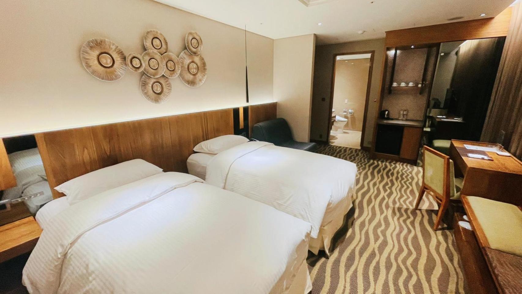 Hotel World Jianpei 4*