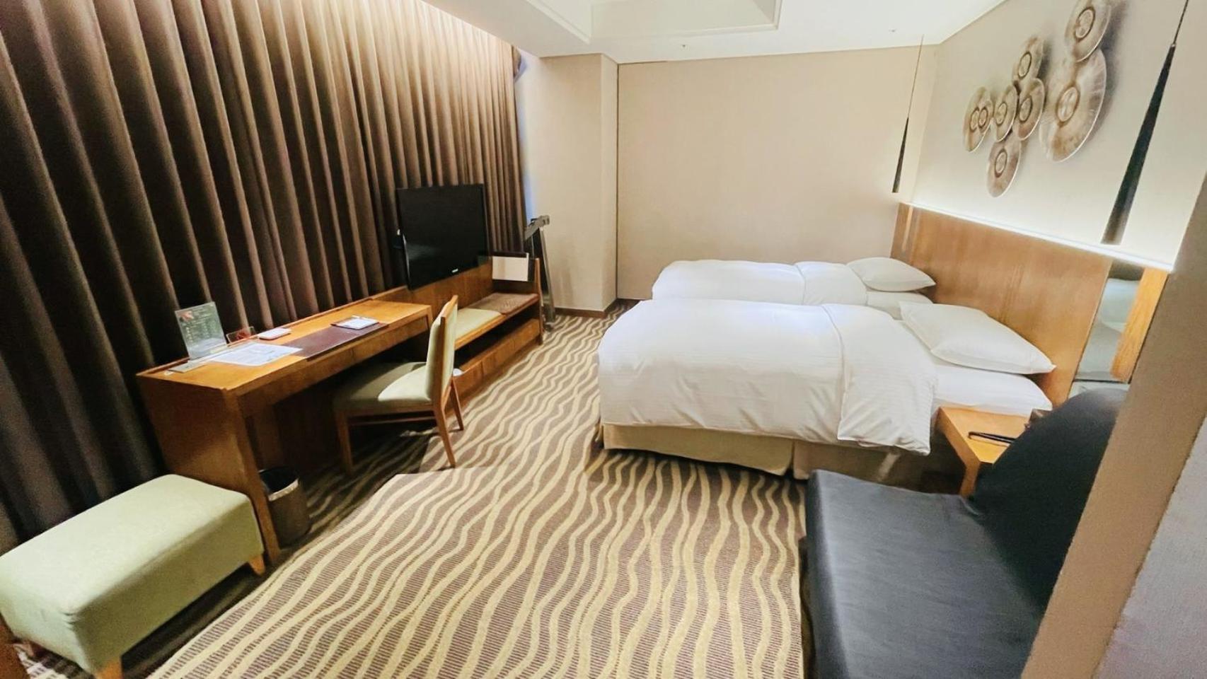Hotel World Jianpei 4*