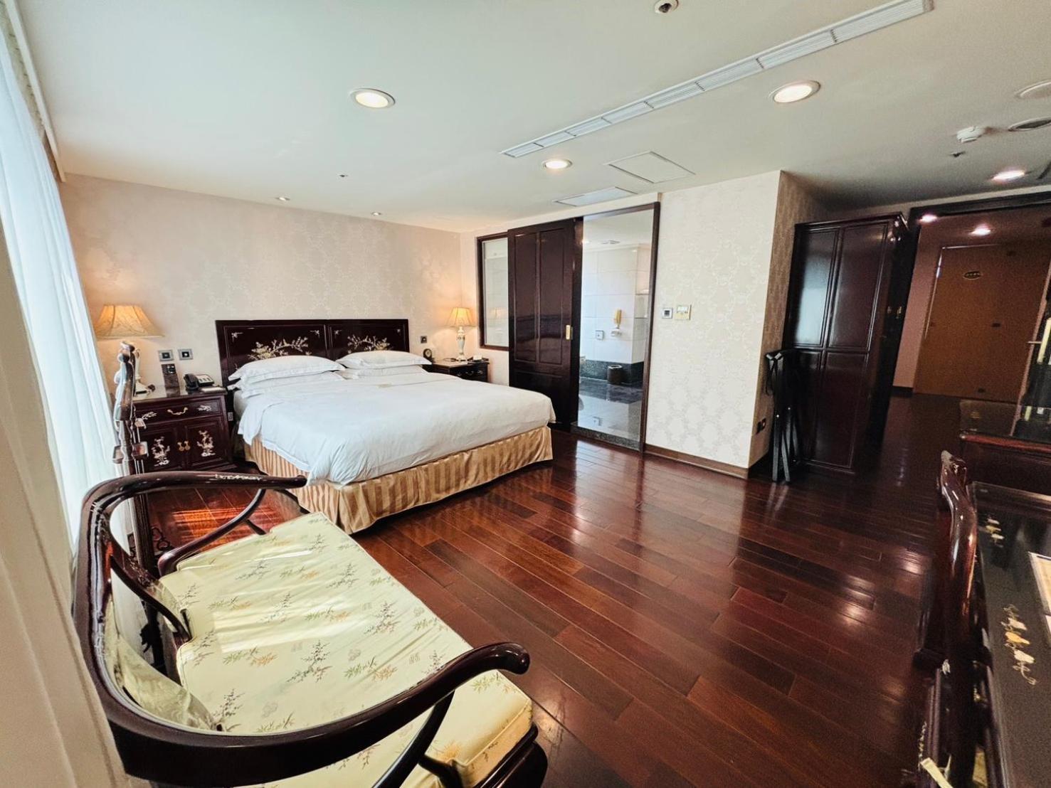 Royal Seasons ‧ Nanjing W. Taipei