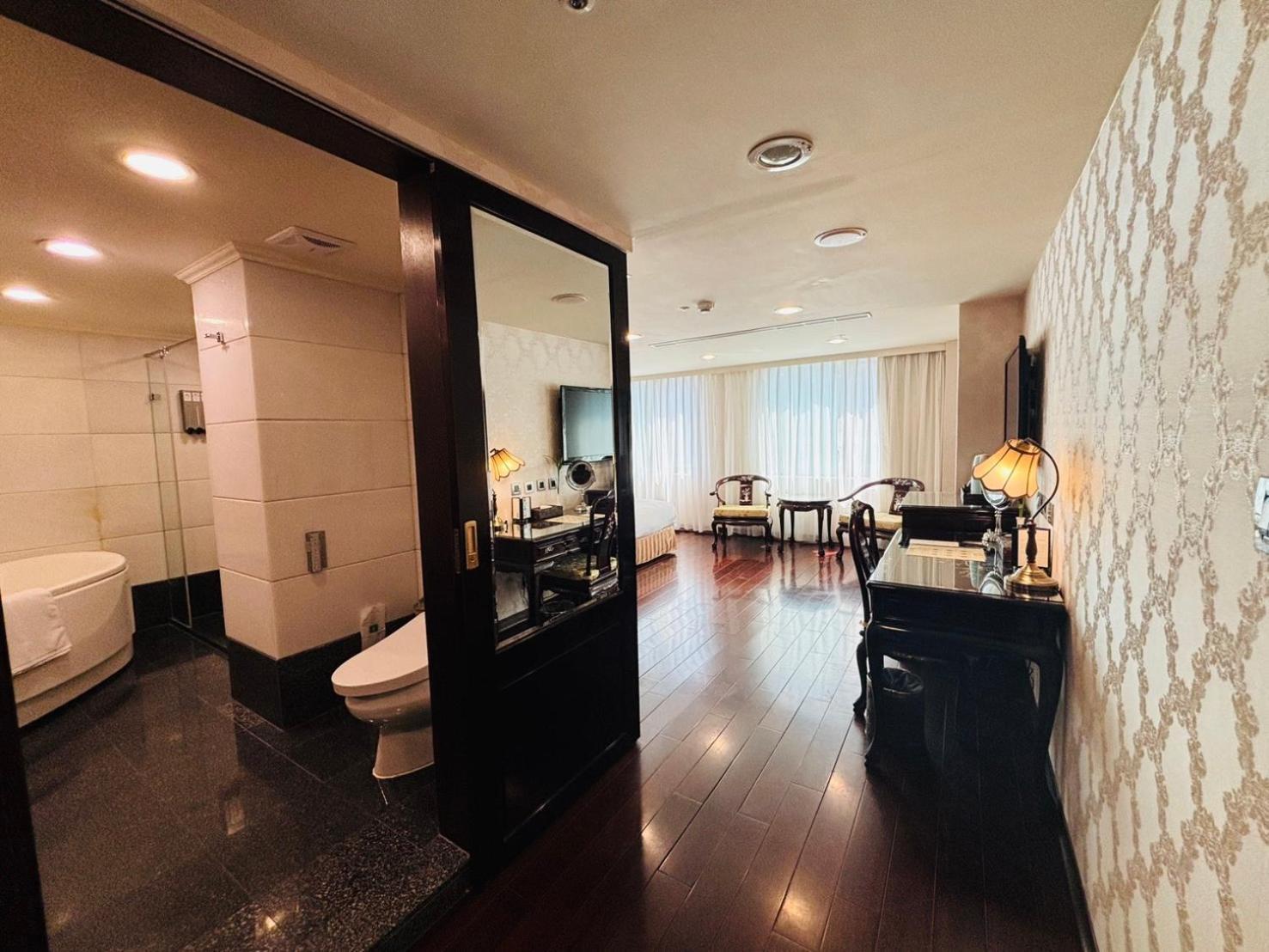 Royal Seasons ‧ Nanjing W.