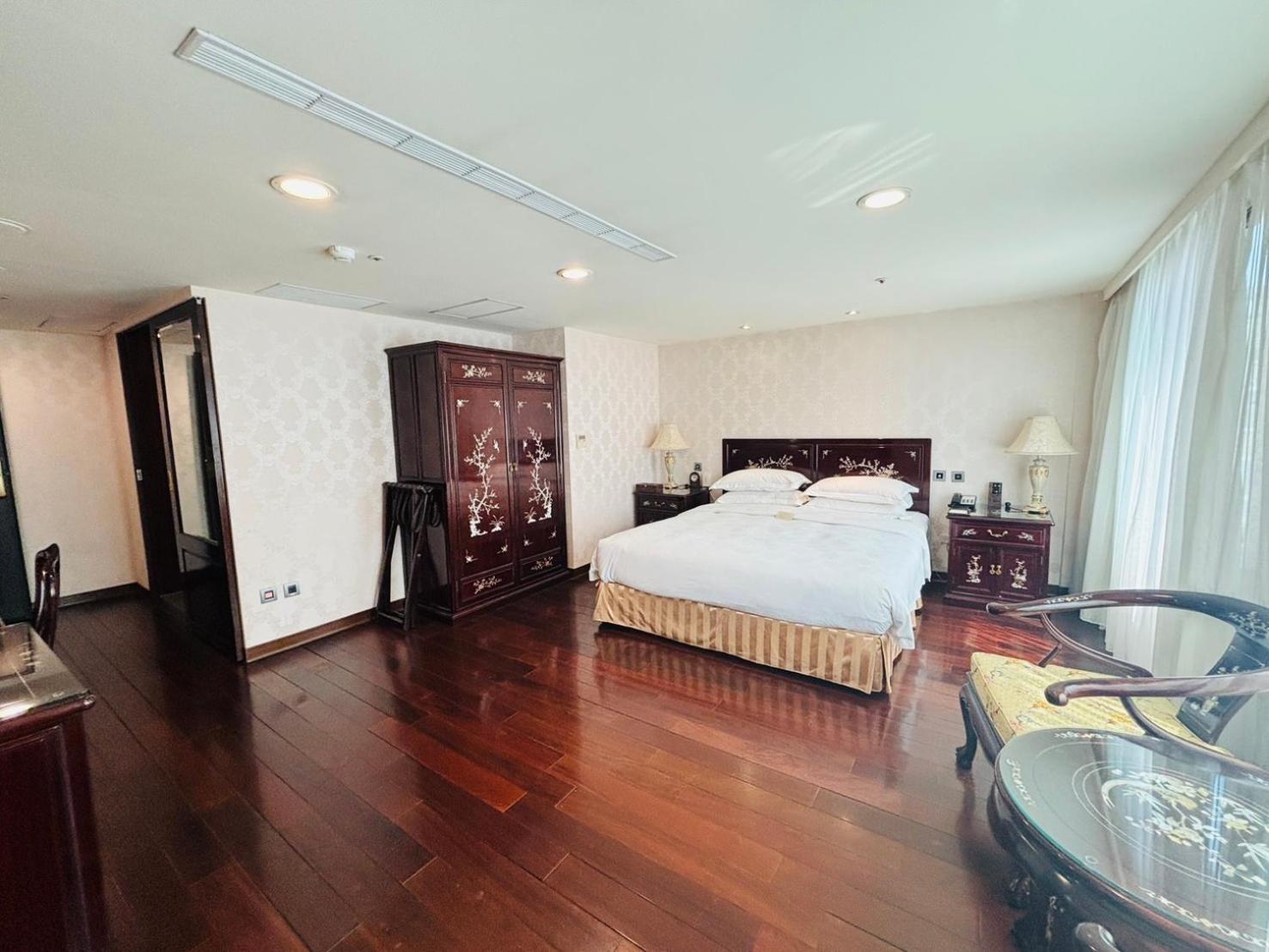Royal Seasons ‧ Nanjing W. 4* Taipei