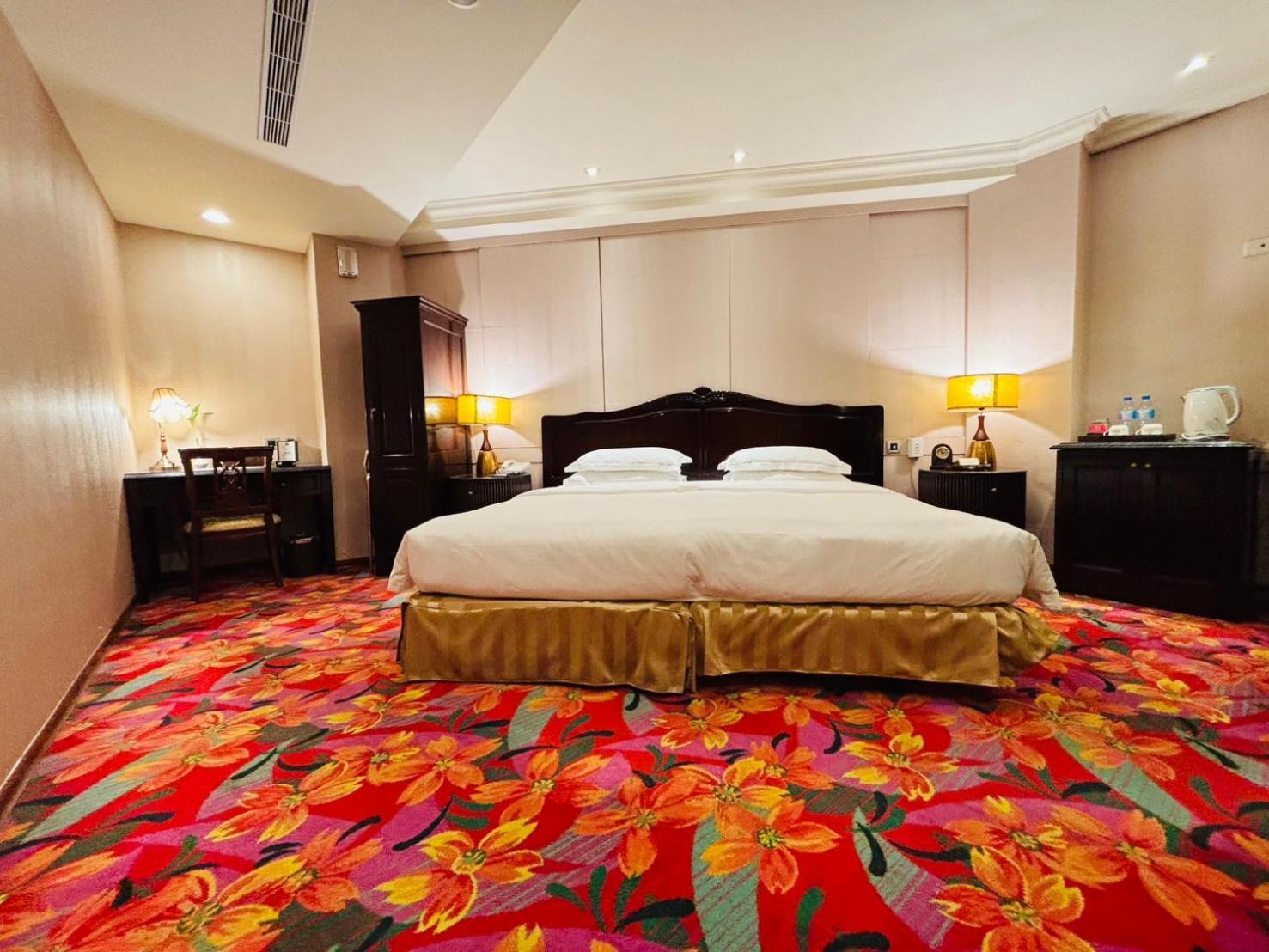 Royal Seasons ‧ Nanjing W. 4* Taipei