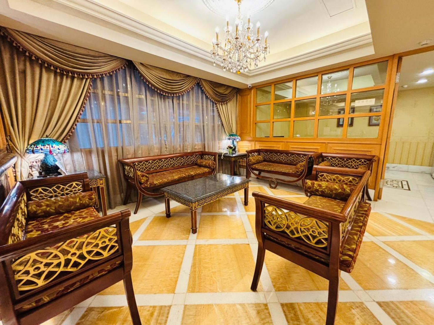 Royal Seasons ‧ Nanjing W. 4* Taipei