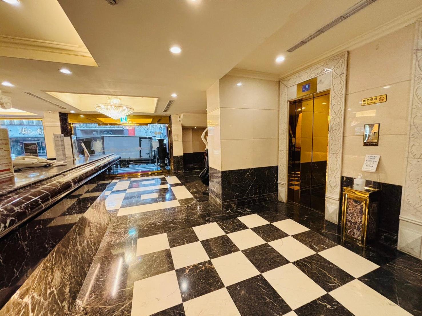 Royal Seasons ‧ Nanjing W. Hotel 4*